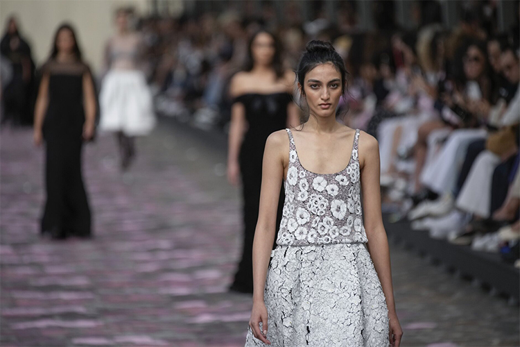 Simplicity Meets Sophistication – The Magic of the LBD for Spring Parties