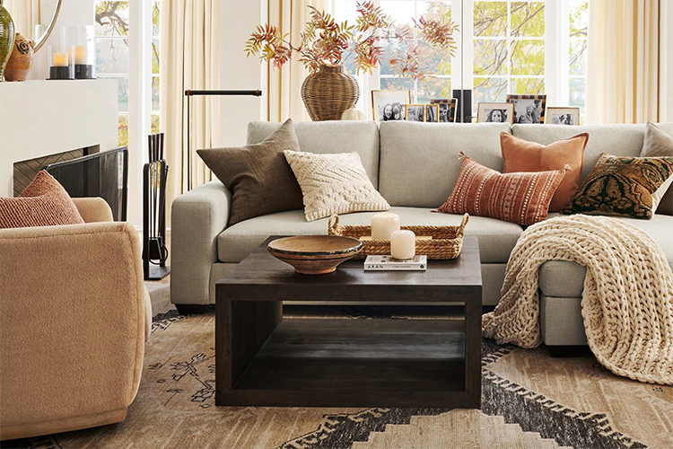 Autumn flair: Cozy atmosphere with wooden tones and artificial flowers